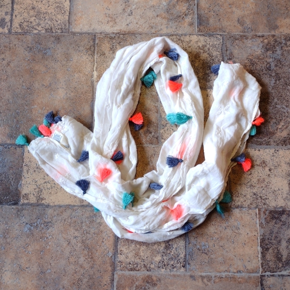 American Eagle boho tassel scarf NWOT